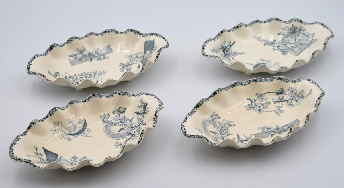 4 Shell-shaped Dishes In Terre De Fer Earthenware Grand Dépôt With Japanese Decor