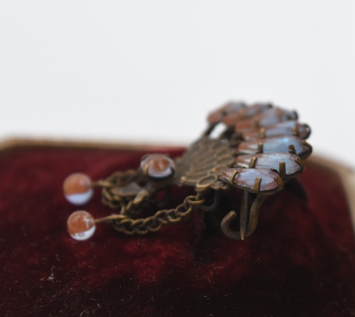 Antique Fan-shaped Brooch In Sapphire And Brass-photo-8