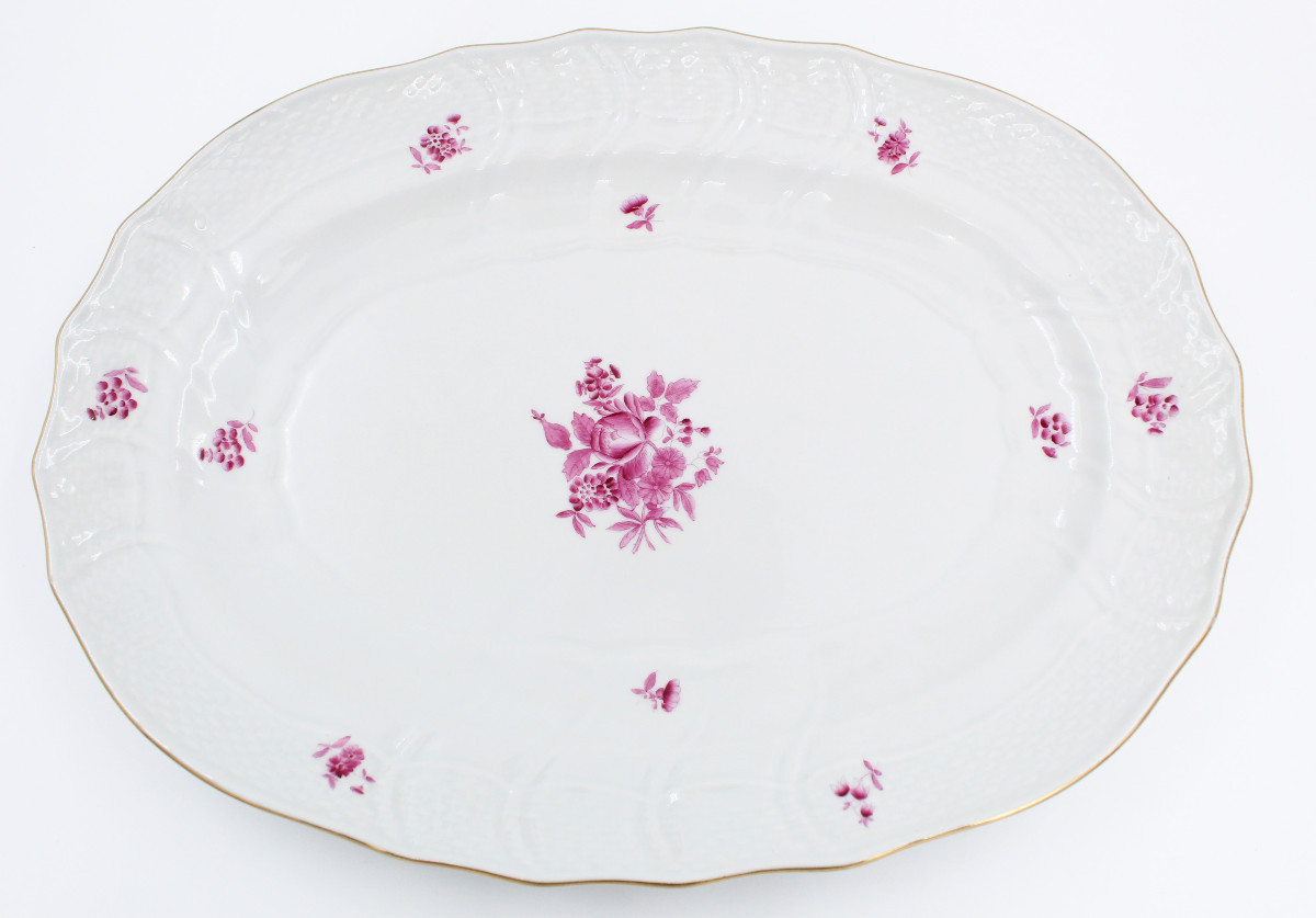 PLAT EN PORCELAINE " BOUQUET DE FRAMBOISES " HEREND HUNGARY