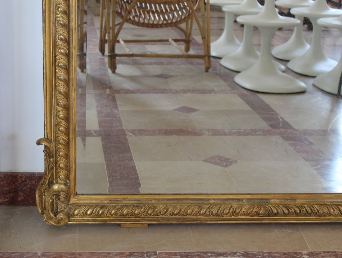 Large 19th-century Wooden And Gilt-studded Mirror With A Cornucopia Design, 210 X 1117 Cm-photo-3