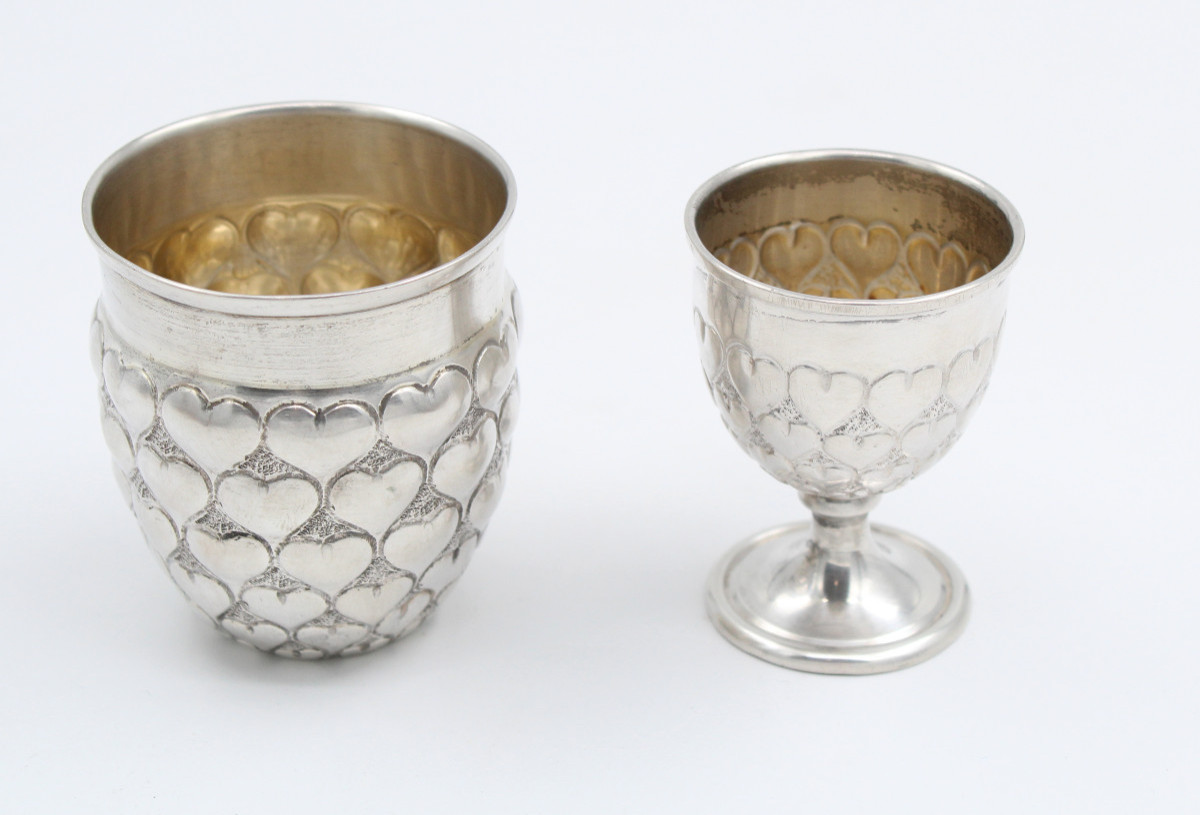 Christian DIOR Timbale et coquetier en argent massif sterling à décor de coeur