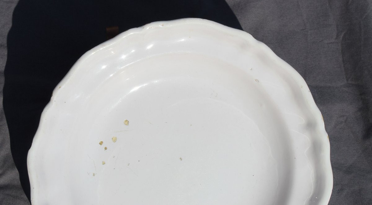 Grand plat rond en faïence blanche de Moustiers 18 ème Diam = 34.5 cm-photo-4