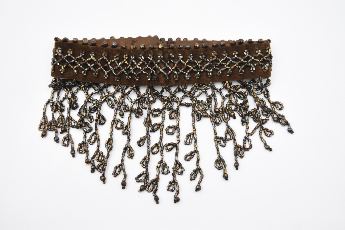 Genuine 1920s Velvet Choker Necklace With Rocailles Pearls From The Roaring Twenties