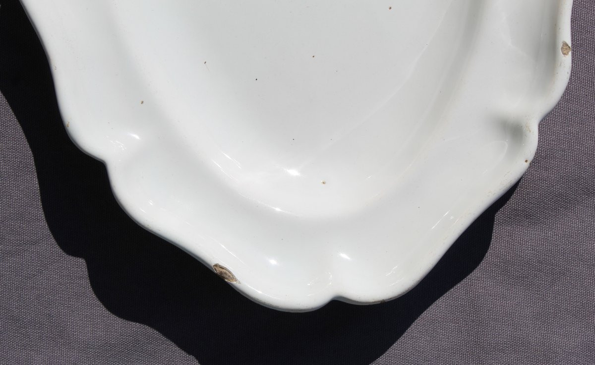 Grand plat rond en faïence blanche de Moustiers 18 ème Long = 38.5 cm-photo-4
