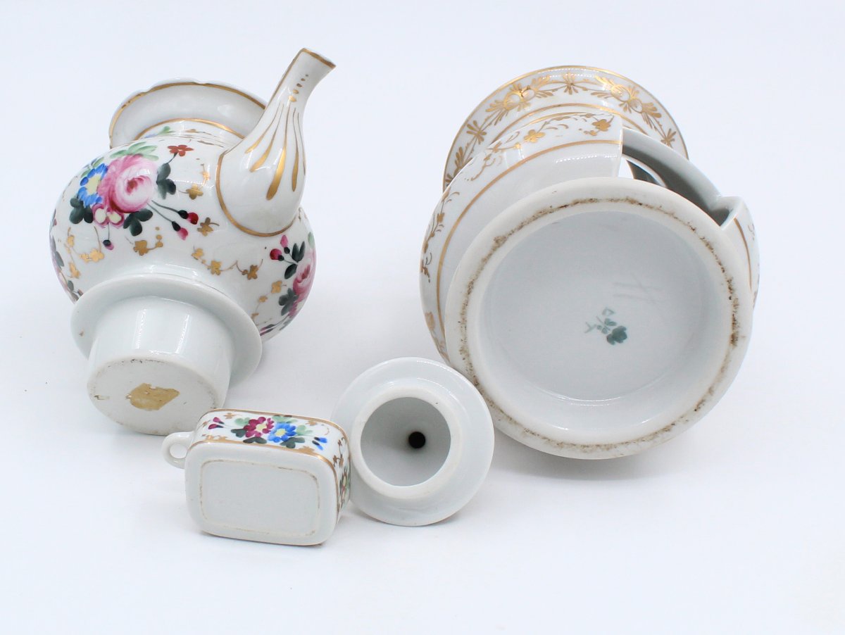 Paris Porcelain Teapot Decorated With Floral Motifs-photo-3