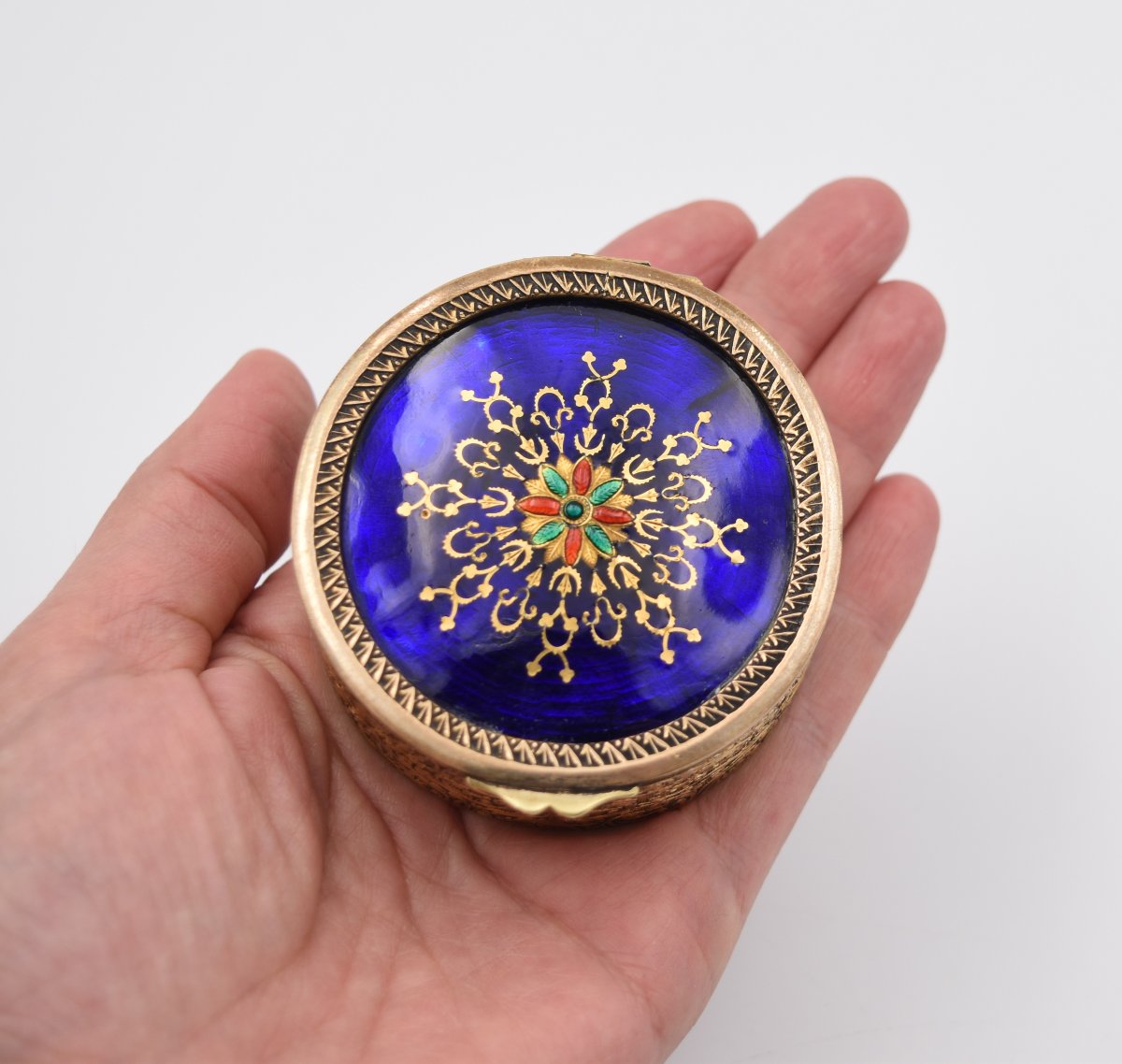 Ancienne petite boite à bijoux émaux bressans et bronze ou laiton doré-photo-3