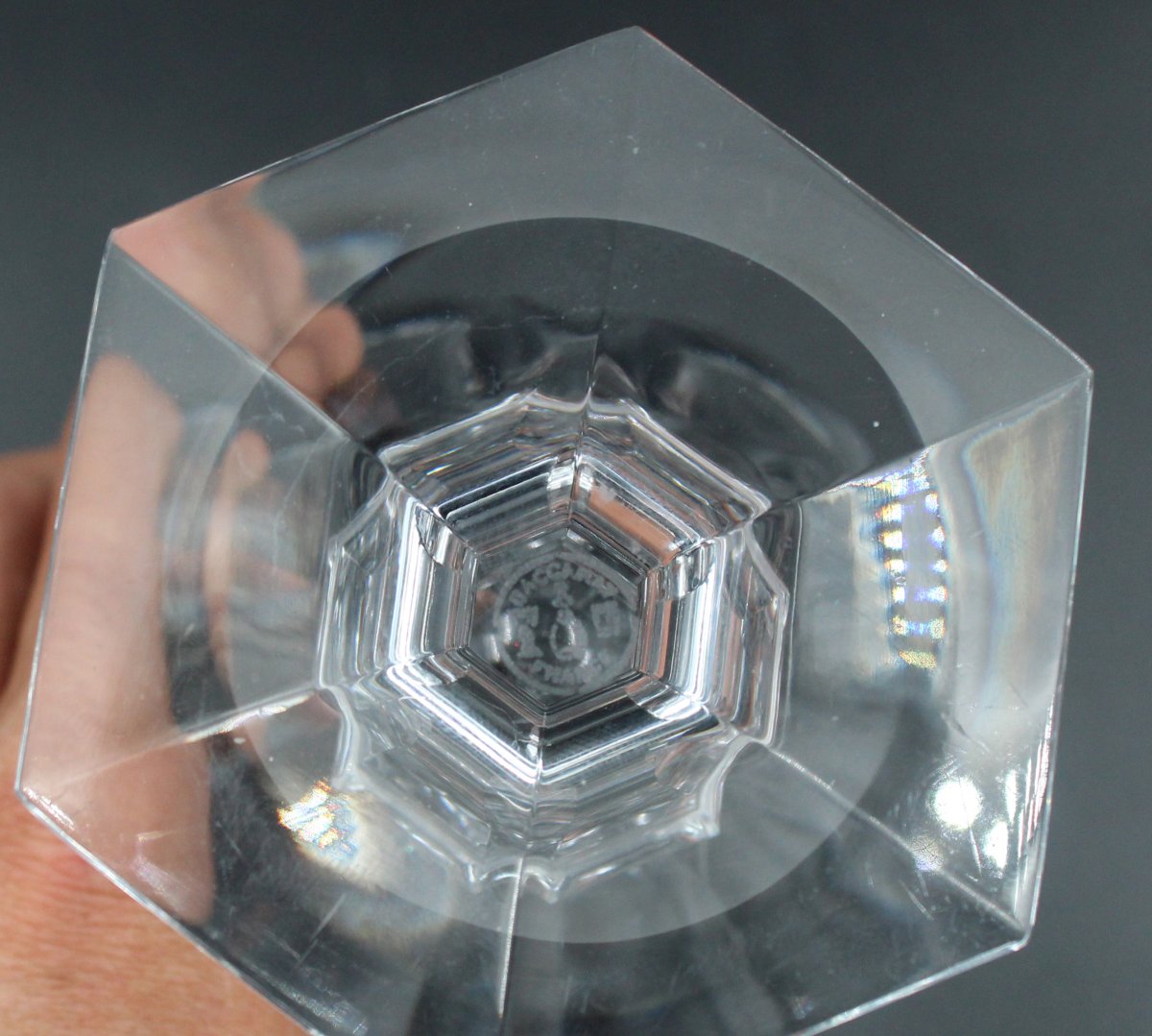 Verre à eau en cristal taillé de Baccarat modèle Harcourt estampillé 15.7 cm-photo-1