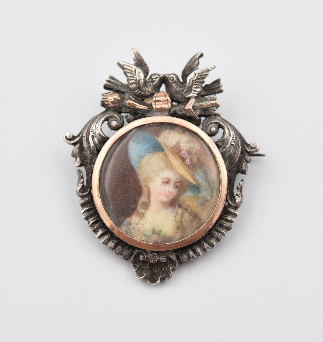 Broche argent portrait de femme miniature fin XIXème inspiration révolutionnaire