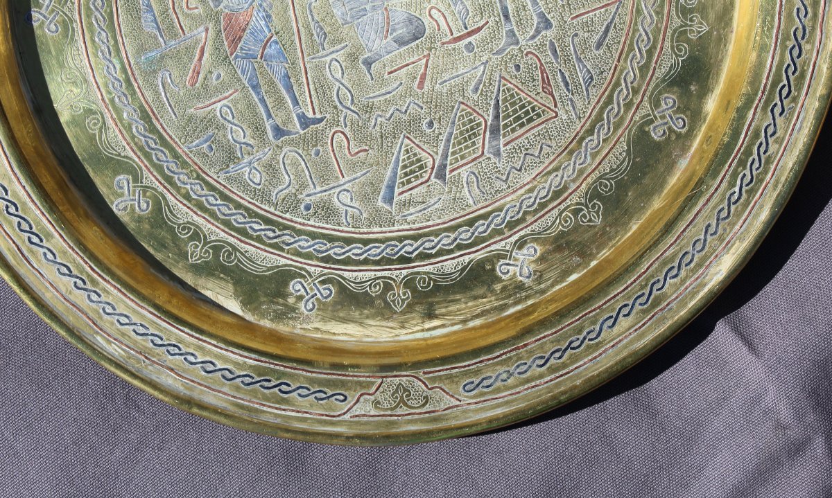 Brass Tray With Islamic Metalwork Calligraphy Inlays, Diameter 33 Cm, Featuring A Pharaoh Motif-photo-3