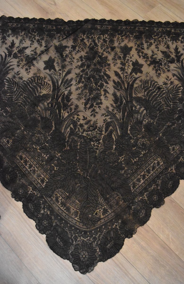Ancien grand châle en dentelle de Chantilly noir époque Napoléon III-photo-7
