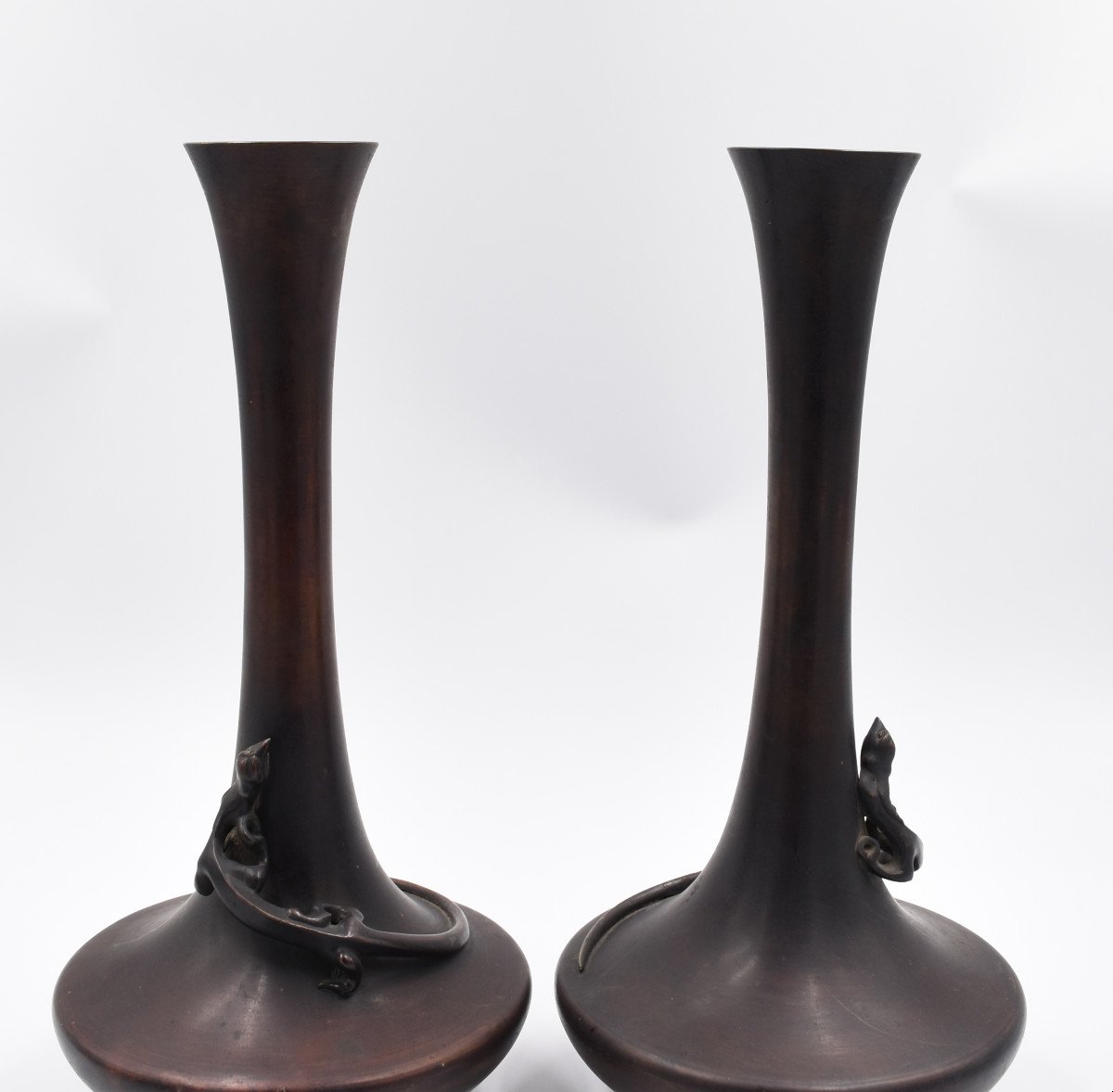 Japan Pair Of Bronze Vases Meiji Period (1868-1912) Signed Under The Base-photo-1