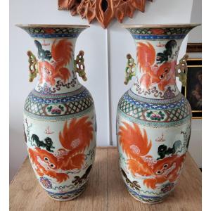Pair Of Vases Decorated With Fô Dogs In 19th Century China Porcelain H= 58 Cm