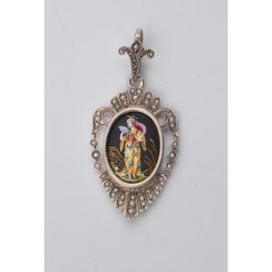 Ancien pendentif argent perles et porcelaine décor japonisant de geisha