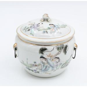 Kamcheng Covered Bowl, Chinese Porcelain, 19th Century