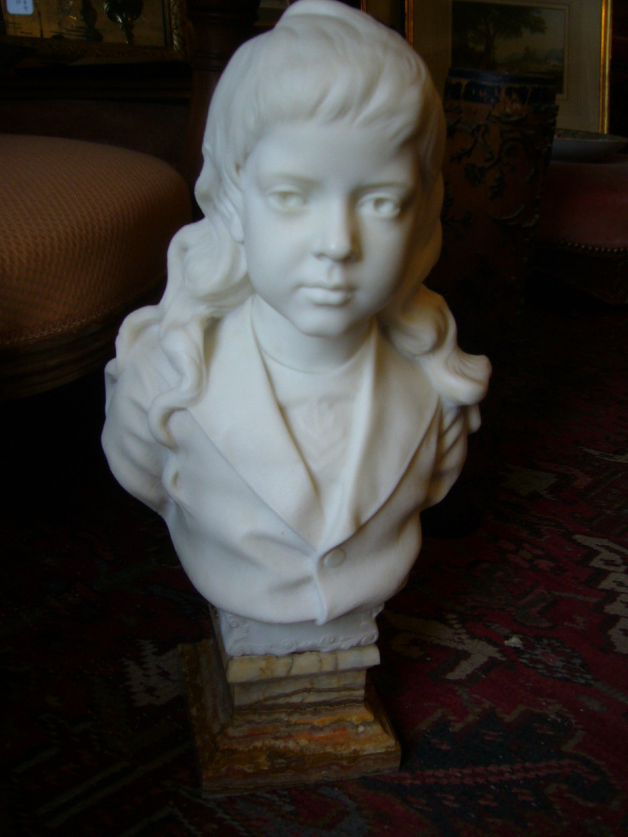 Buste d enfant en marbre par CARLIER