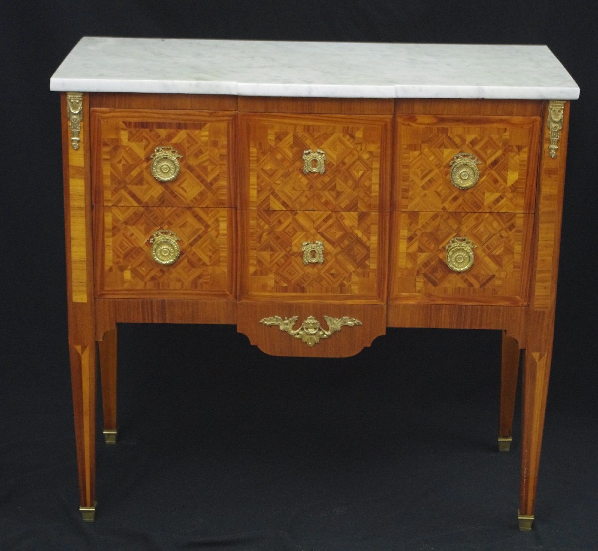PETITE COMMODE SAUTEUSE