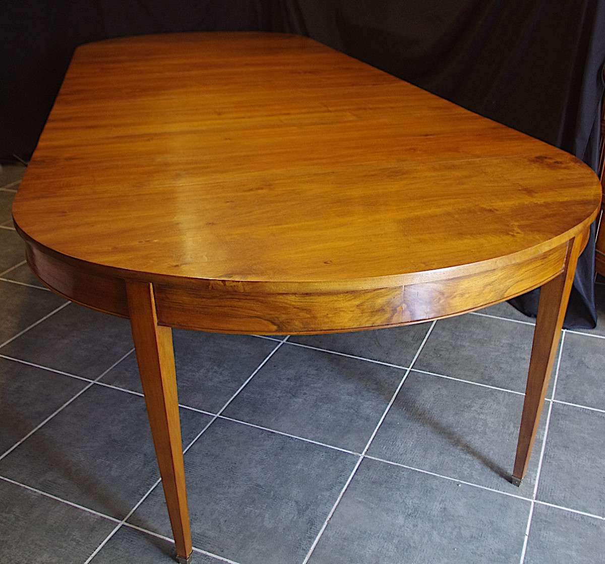 Table à ceinture(ou bandeau) en noyer massif.      -photo-4