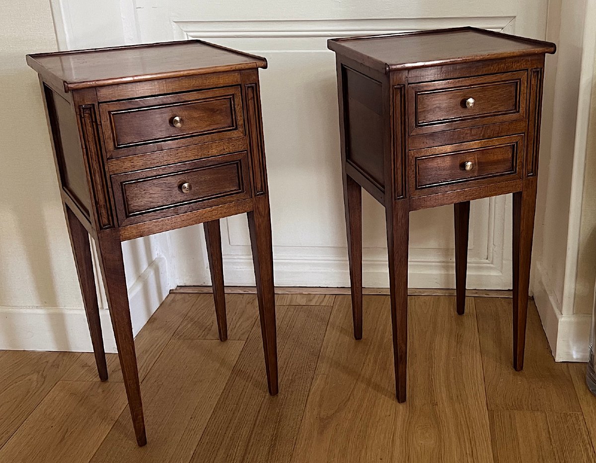 Pair Of Walnut Nightstands-photo-7