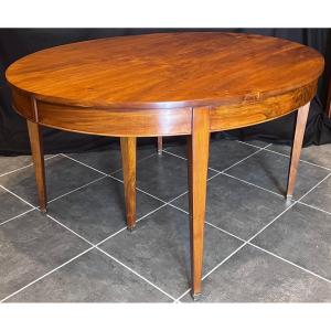 Table à ceinture(ou bandeau) en noyer massif.      