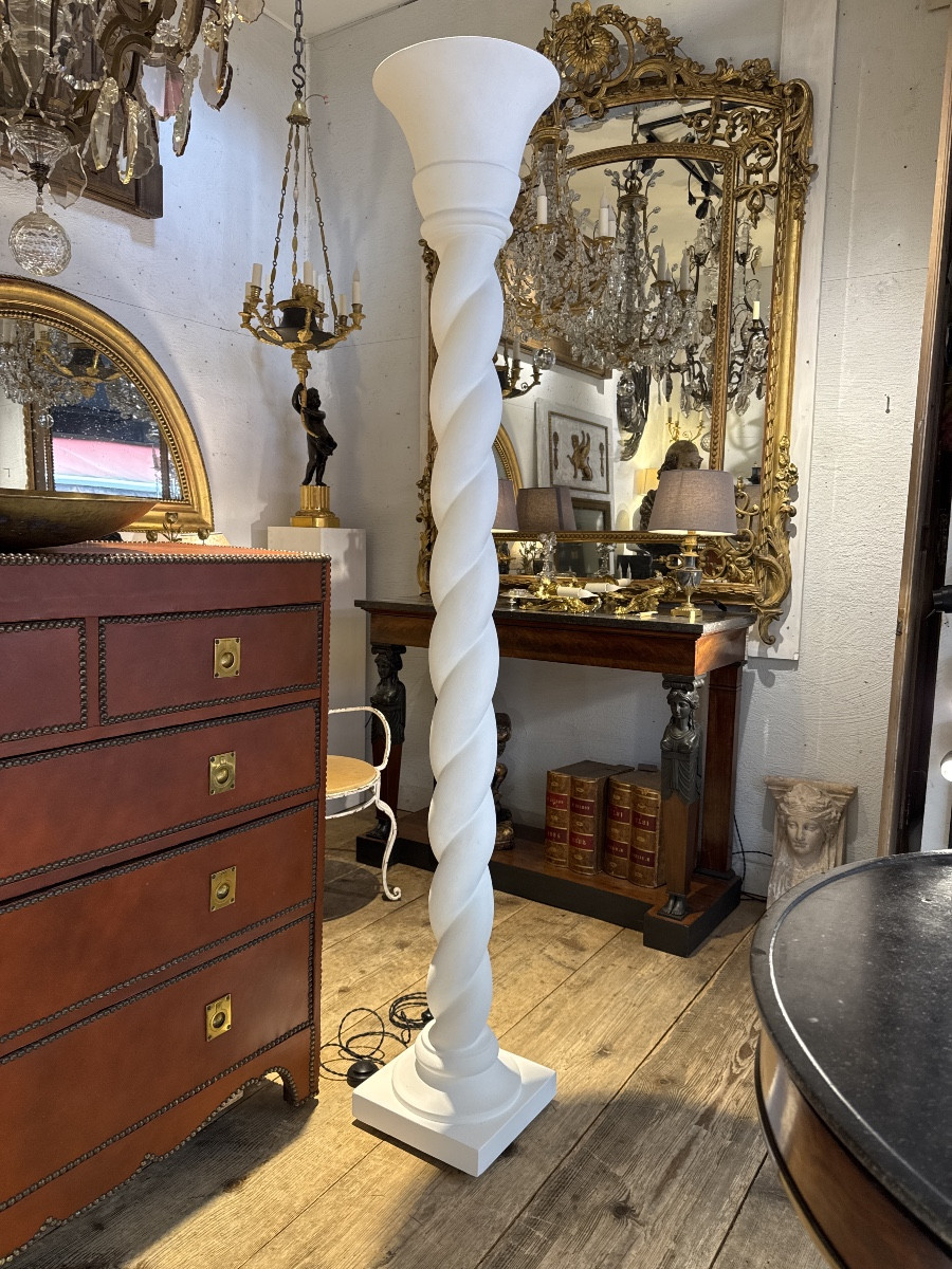 Lampadaire torsadée en plâtre-photo-1