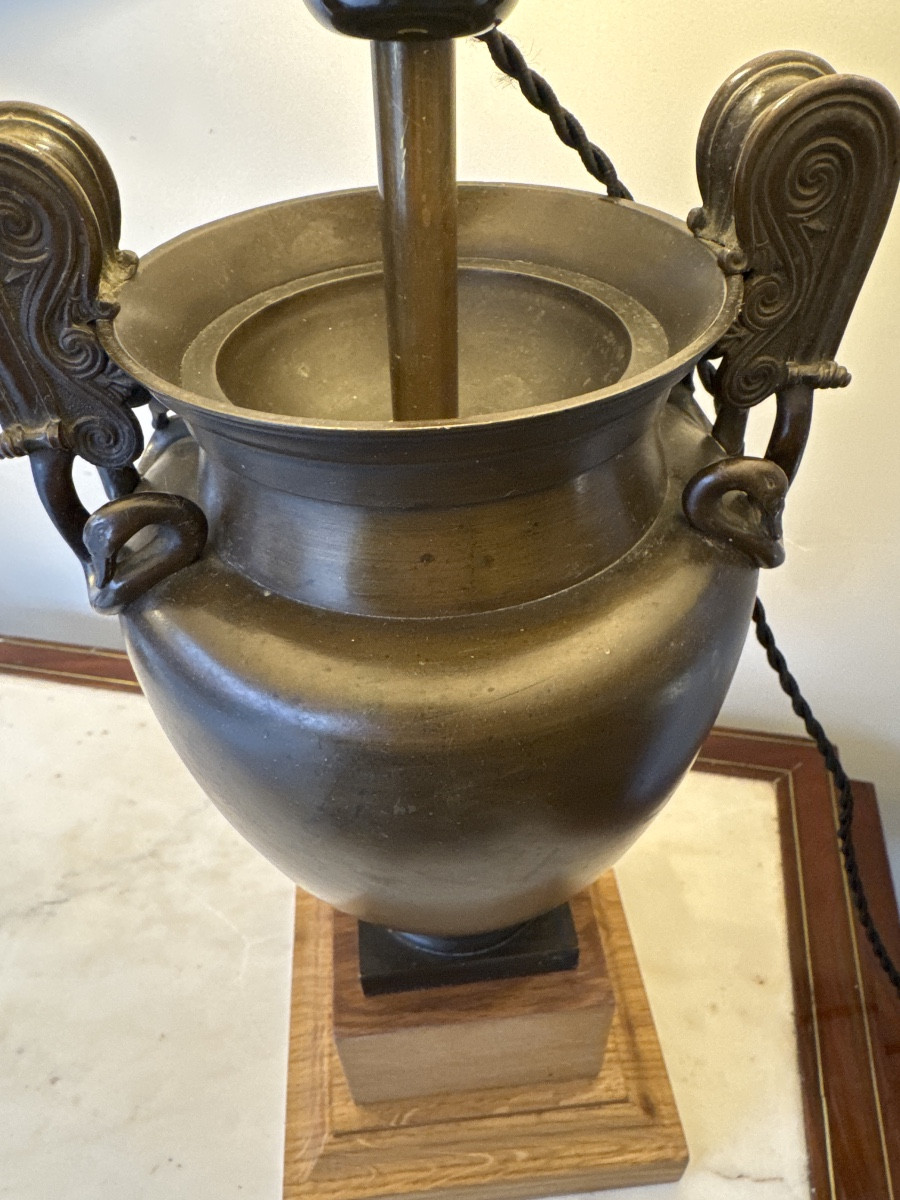 Pair Of Crater-shaped Lamps In Bronze-photo-2