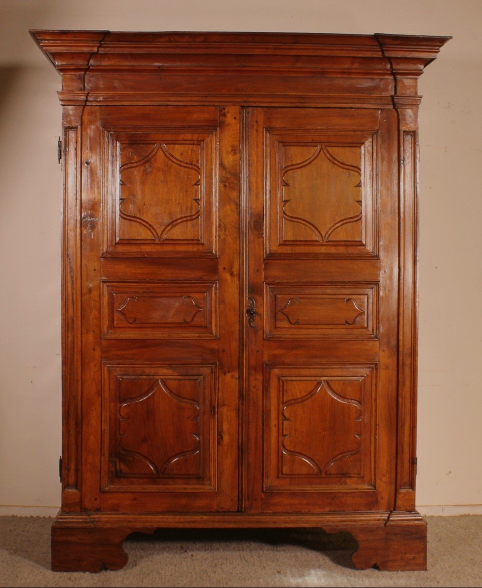 Armoire En Noyer Du 17° Siècle - Italie