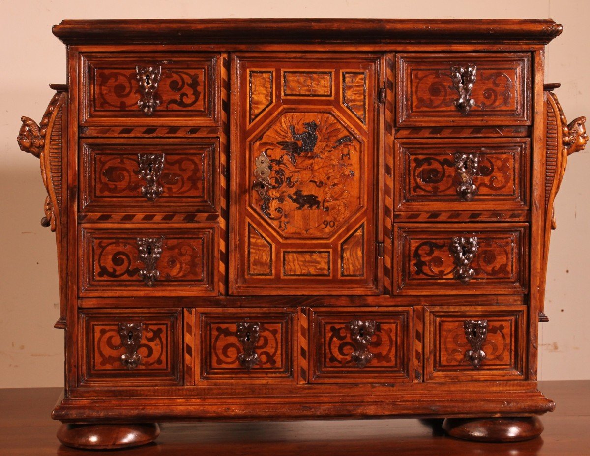 Cabinet Forêt Noir Daté 1590