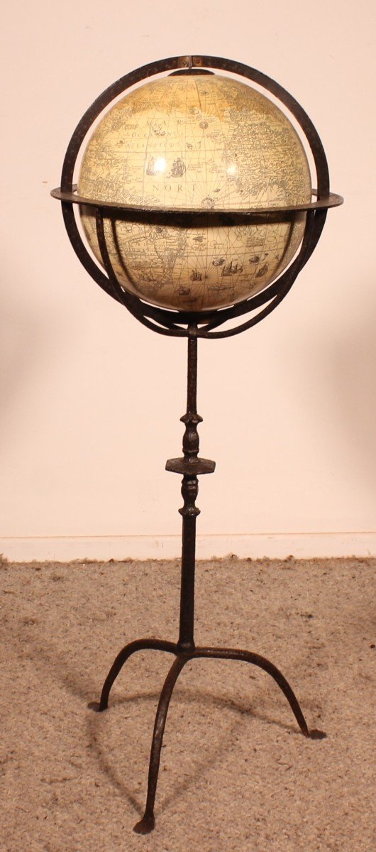 Globe Terrestre De Parquet Avec Piètement En Fer Forgé