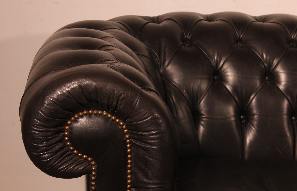 Black Leather Chesterfield Sofa-photo-3