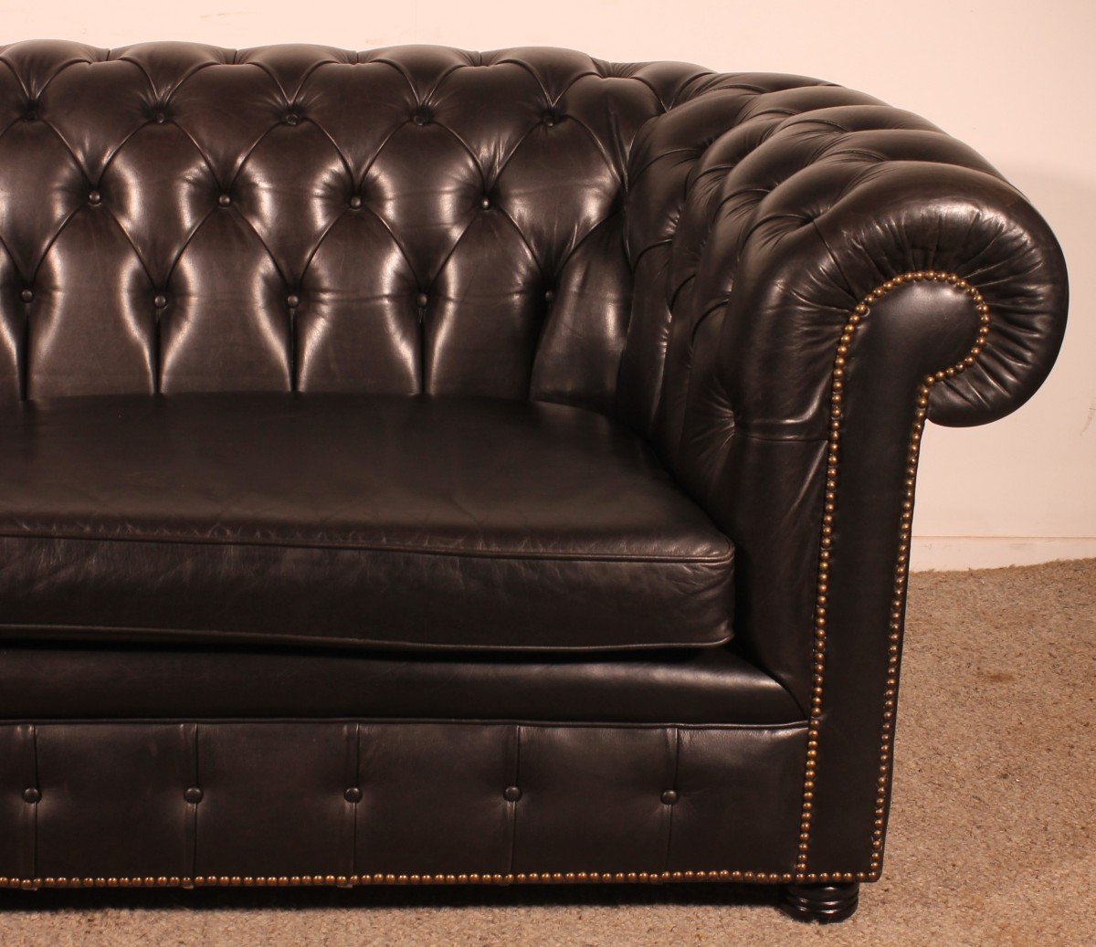 Black Leather Chesterfield Sofa-photo-4