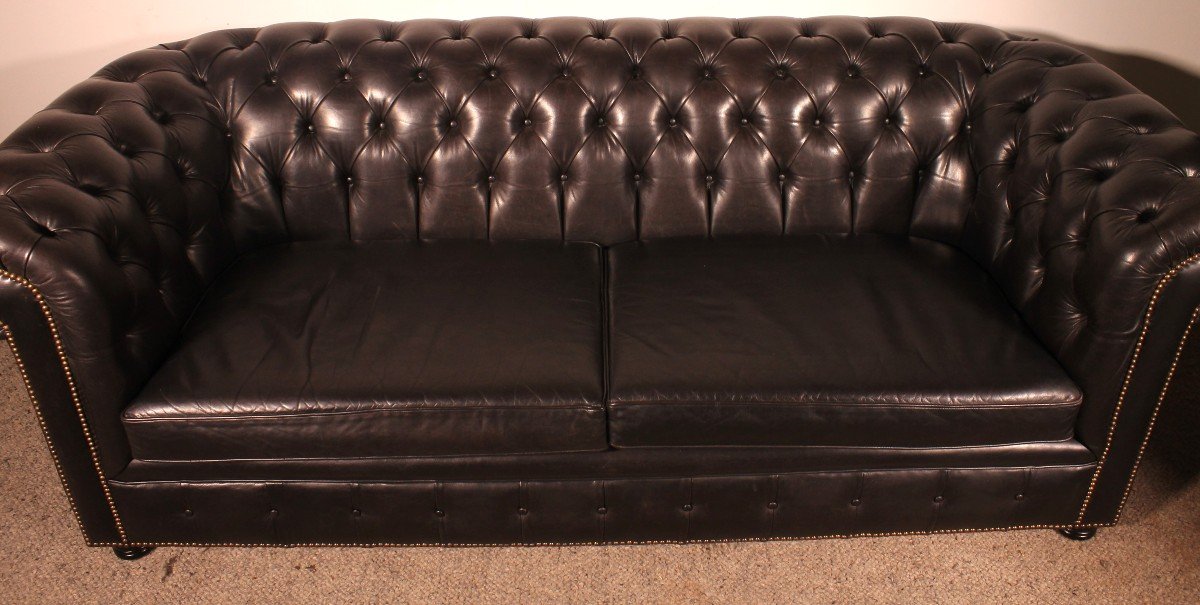 Black Leather Chesterfield Sofa-photo-1