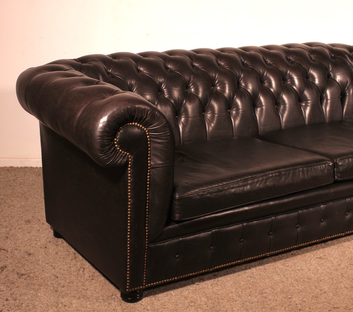 Black Leather Chesterfield Sofa-photo-5
