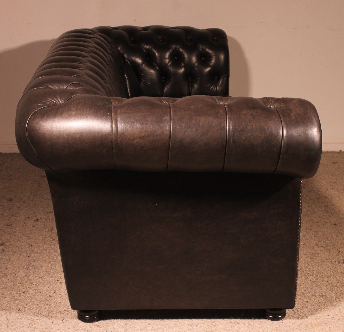 Black Leather Chesterfield Sofa-photo-6