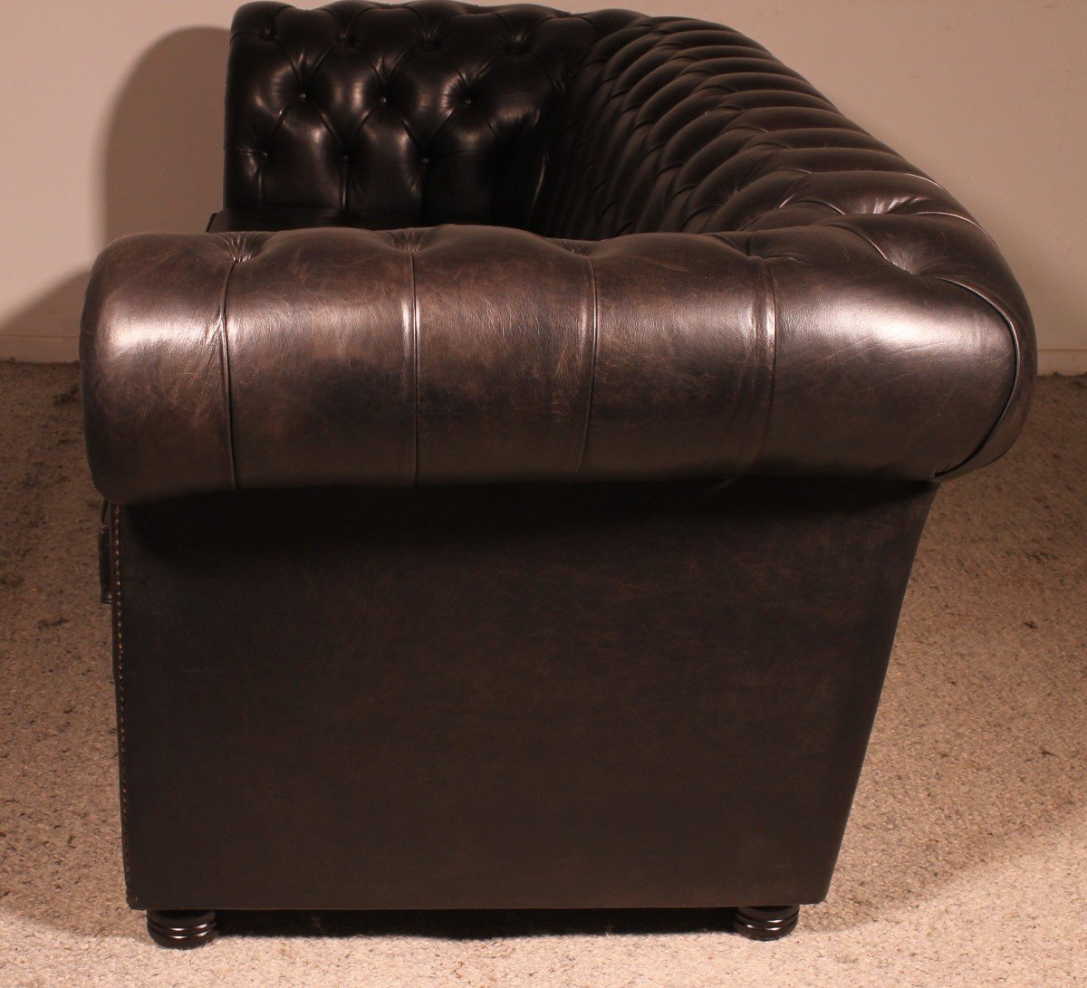 Black Leather Chesterfield Sofa-photo-8