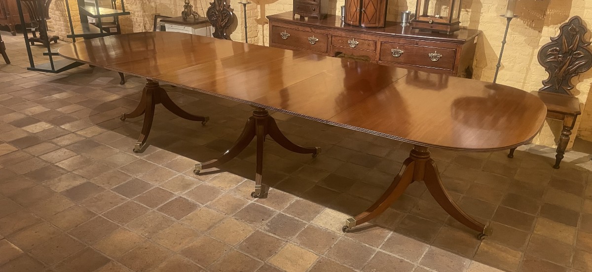 Table De Salle à Manger à Triple Piédestal En Acajou Massif - Angleterre ( 3m33 De Long)