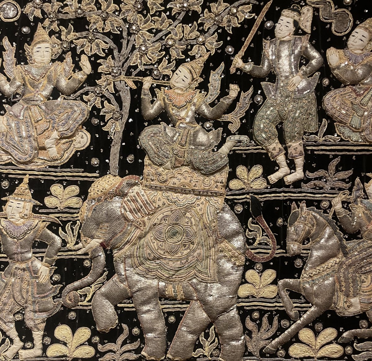 Large Embroidery Kingdom Of Siam 19th Century 3m35-1m85-photo-4