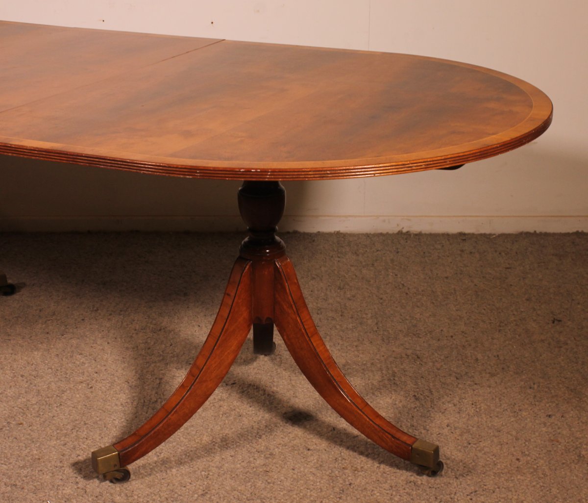 Yew Wood And Mahogany Pedestal Dining Table - England-photo-3