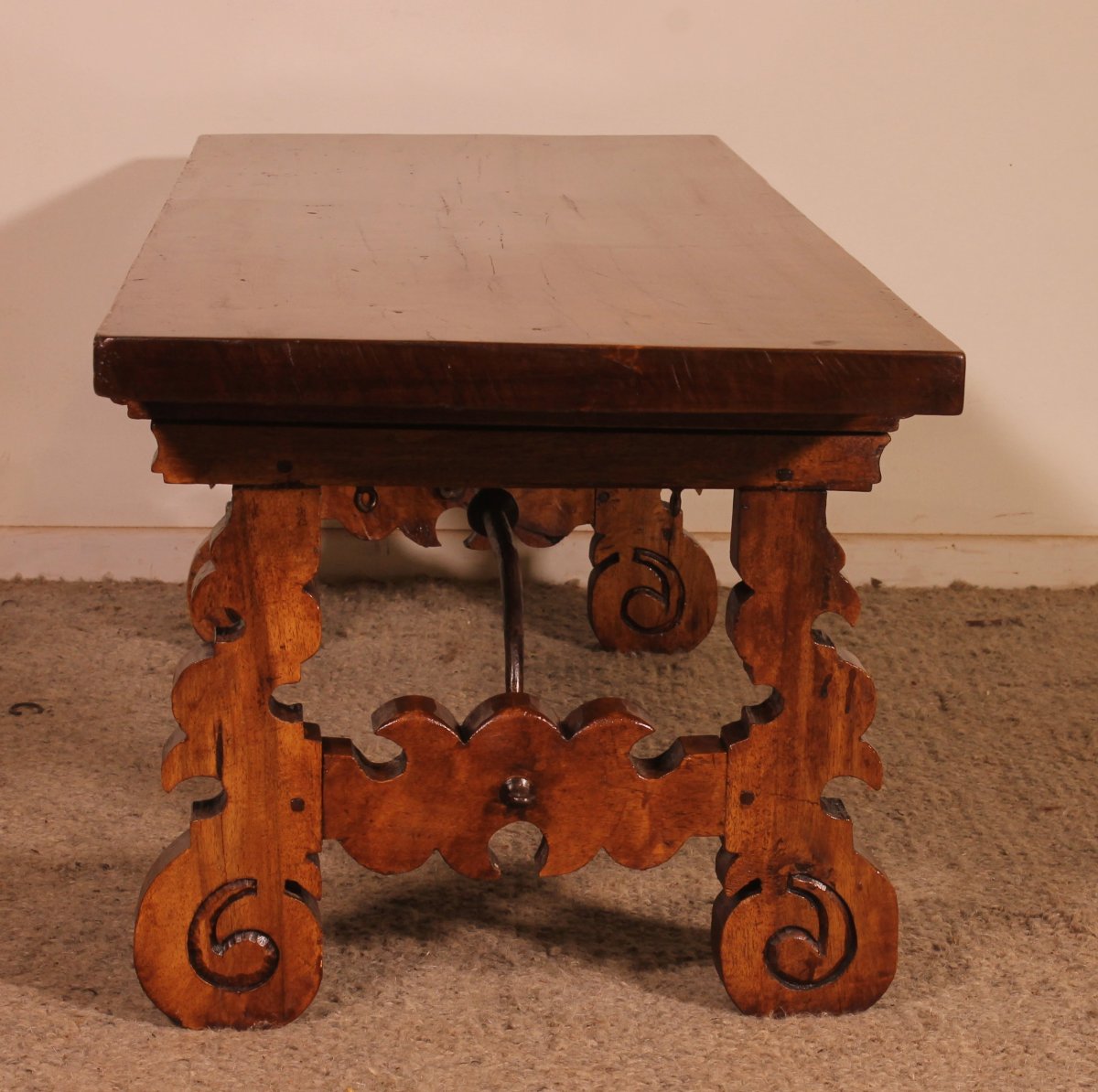 Spanish Walnut Coffee Table - 17th Century-photo-1