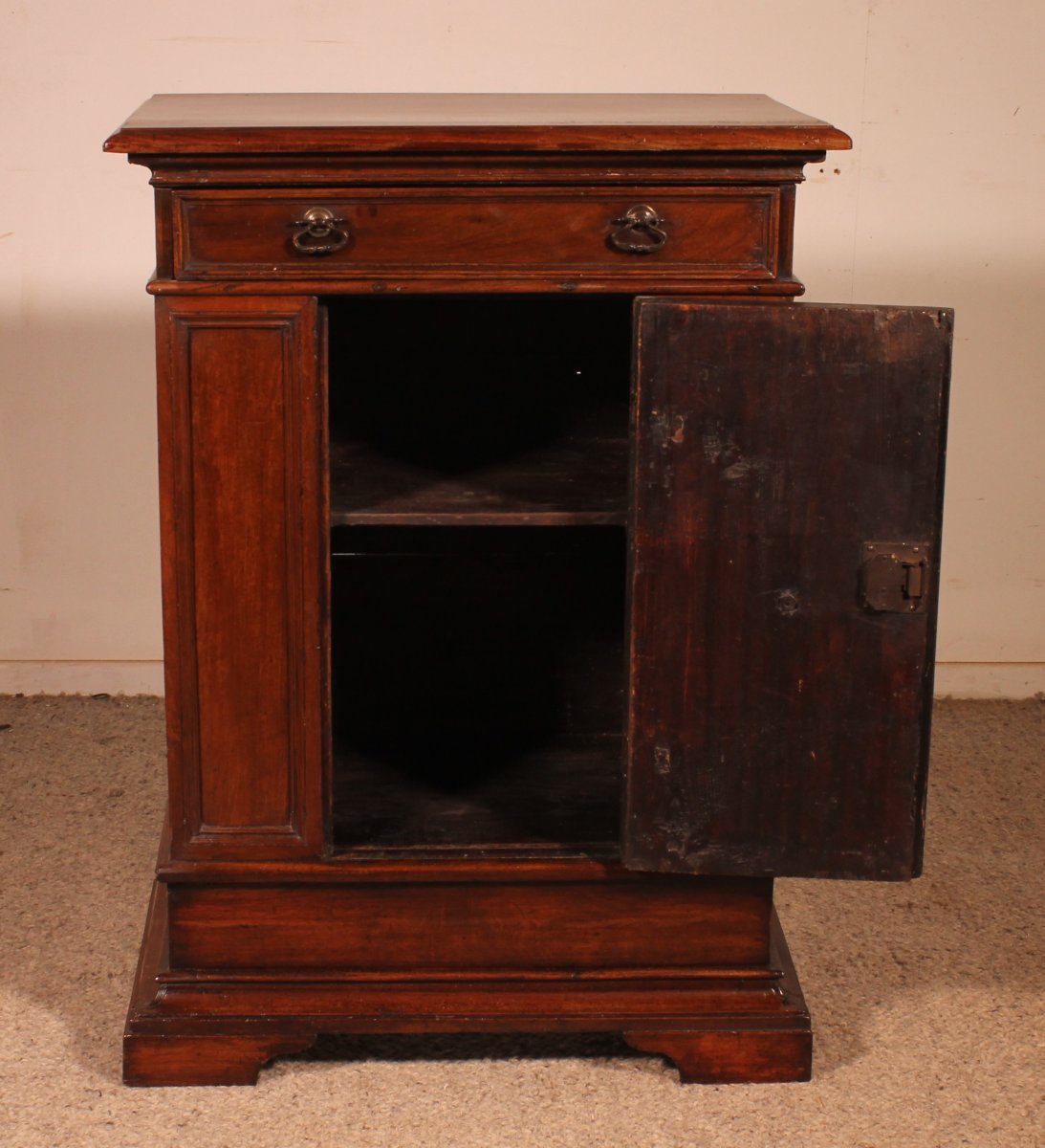 A 17th Century Italian Walnut Oratory Or Small Sideboard-photo-4