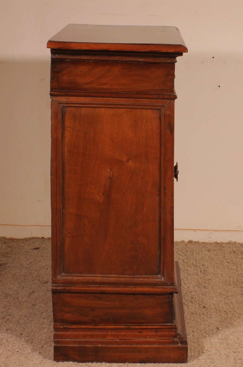 A 17th Century Italian Walnut Oratory Or Small Sideboard-photo-3
