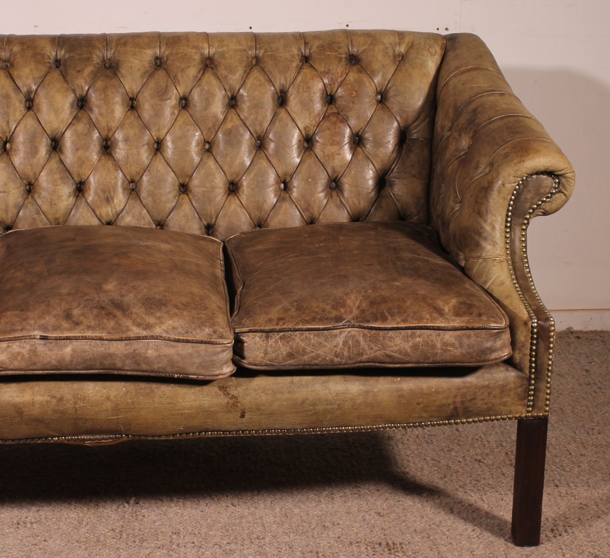 Chesterfield 3 Seater In Light Green Olive Leather-photo-3