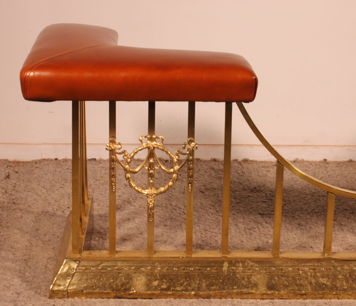 Early 19th Century Club Fender In Brass And Leather-photo-2