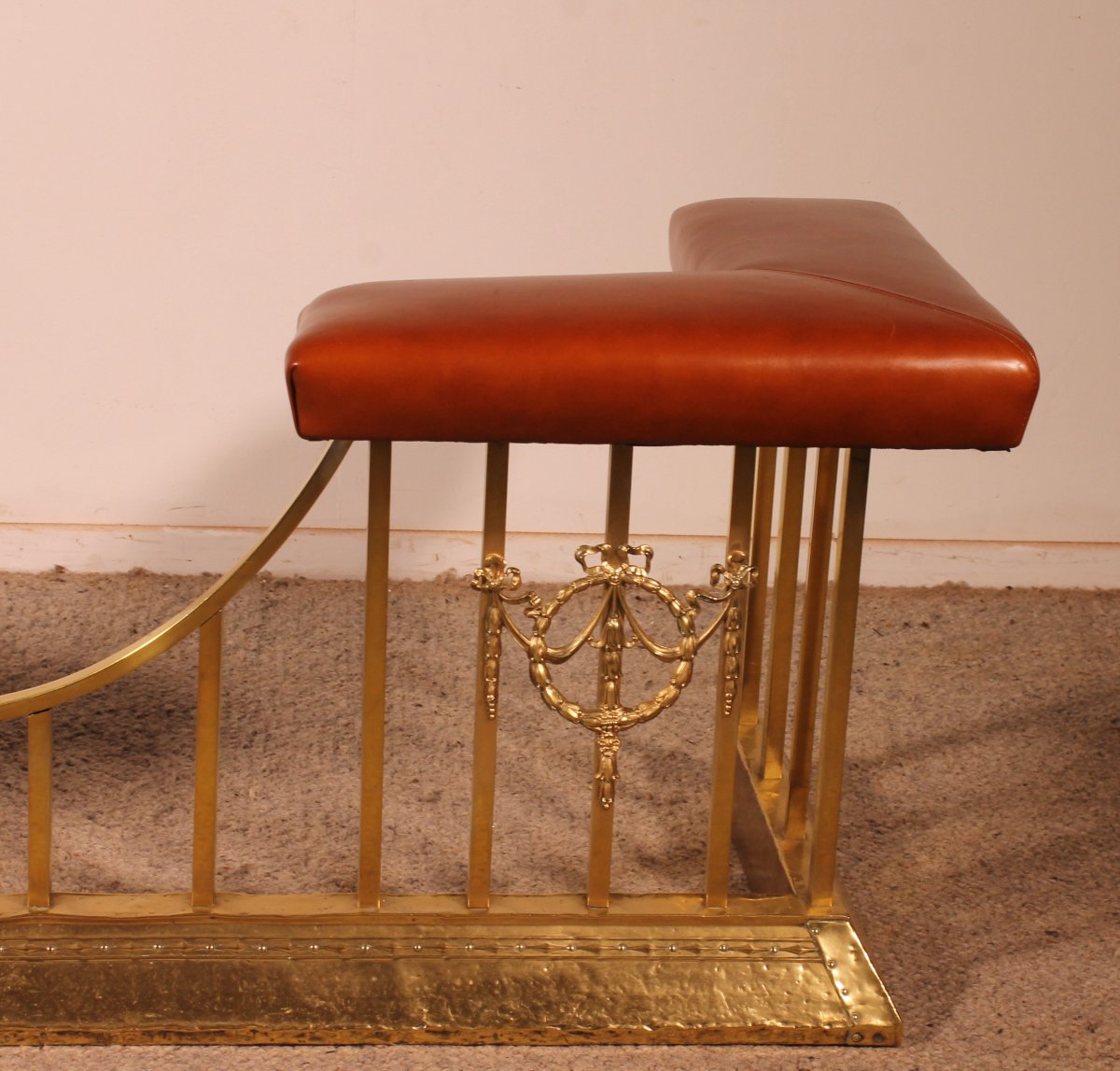 Early 19th Century Club Fender In Brass And Leather-photo-3