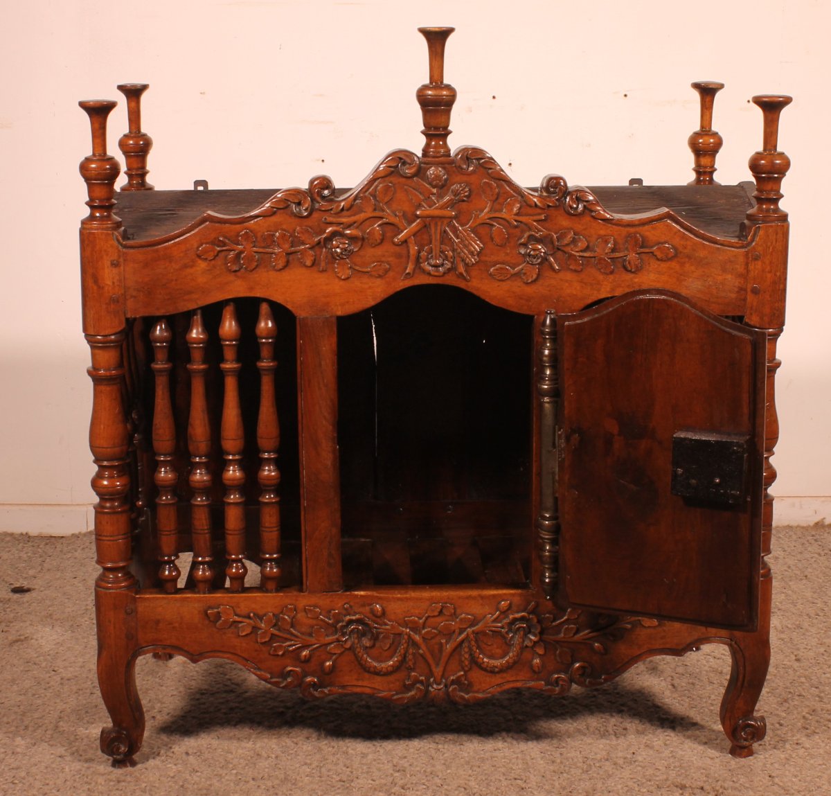 Panetière Provençale en Noyer massif – XVIIIe-photo-1