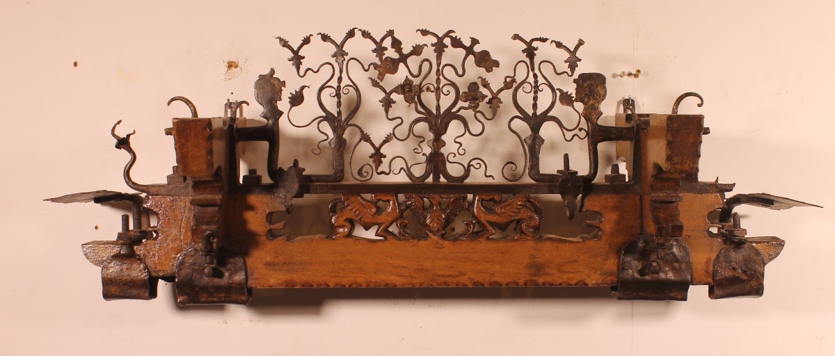 essieu de charrette sicilienne en bois et fer forgé du début du 19eS