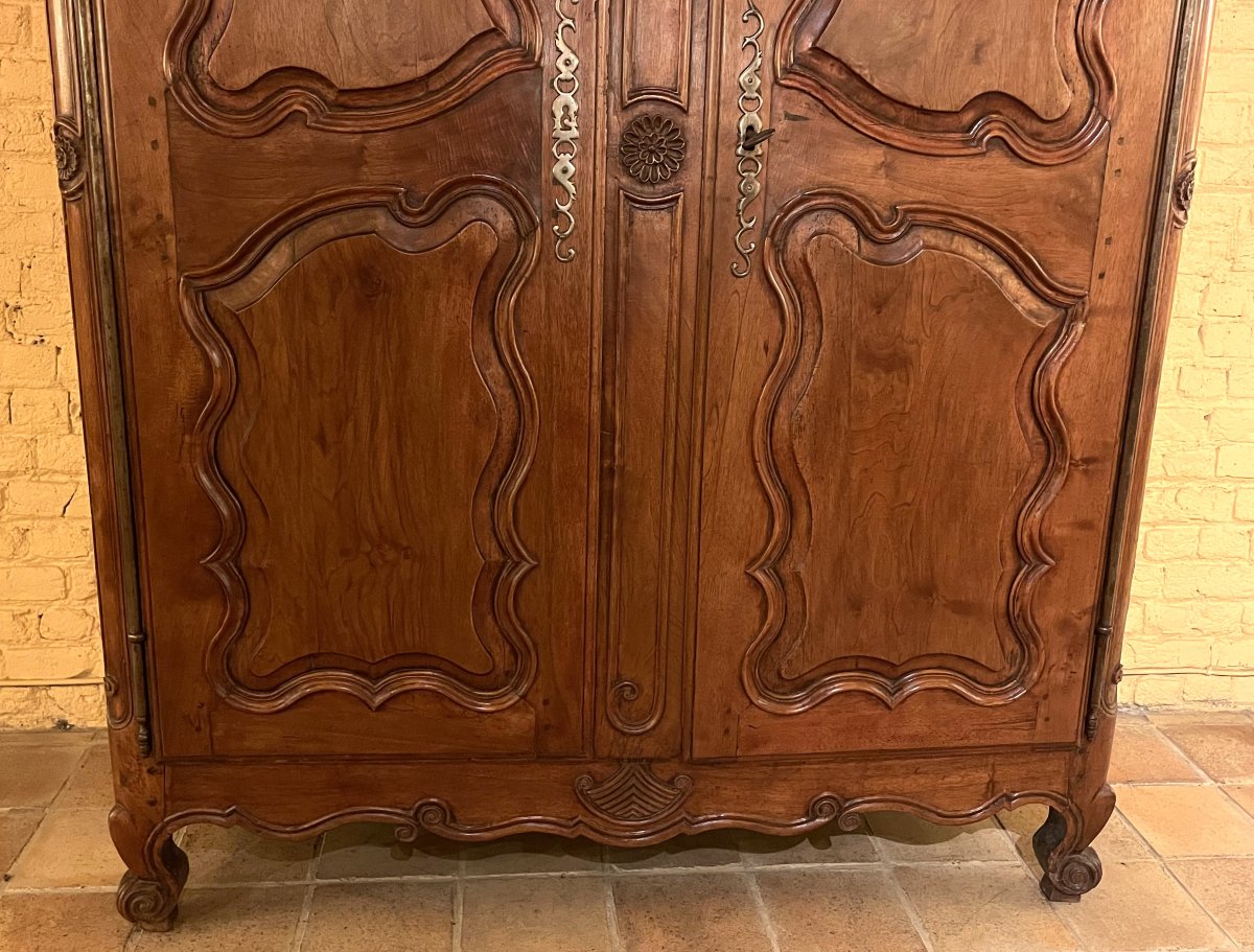 Louis XV Walnut Wardrobe - 18th Century-photo-2