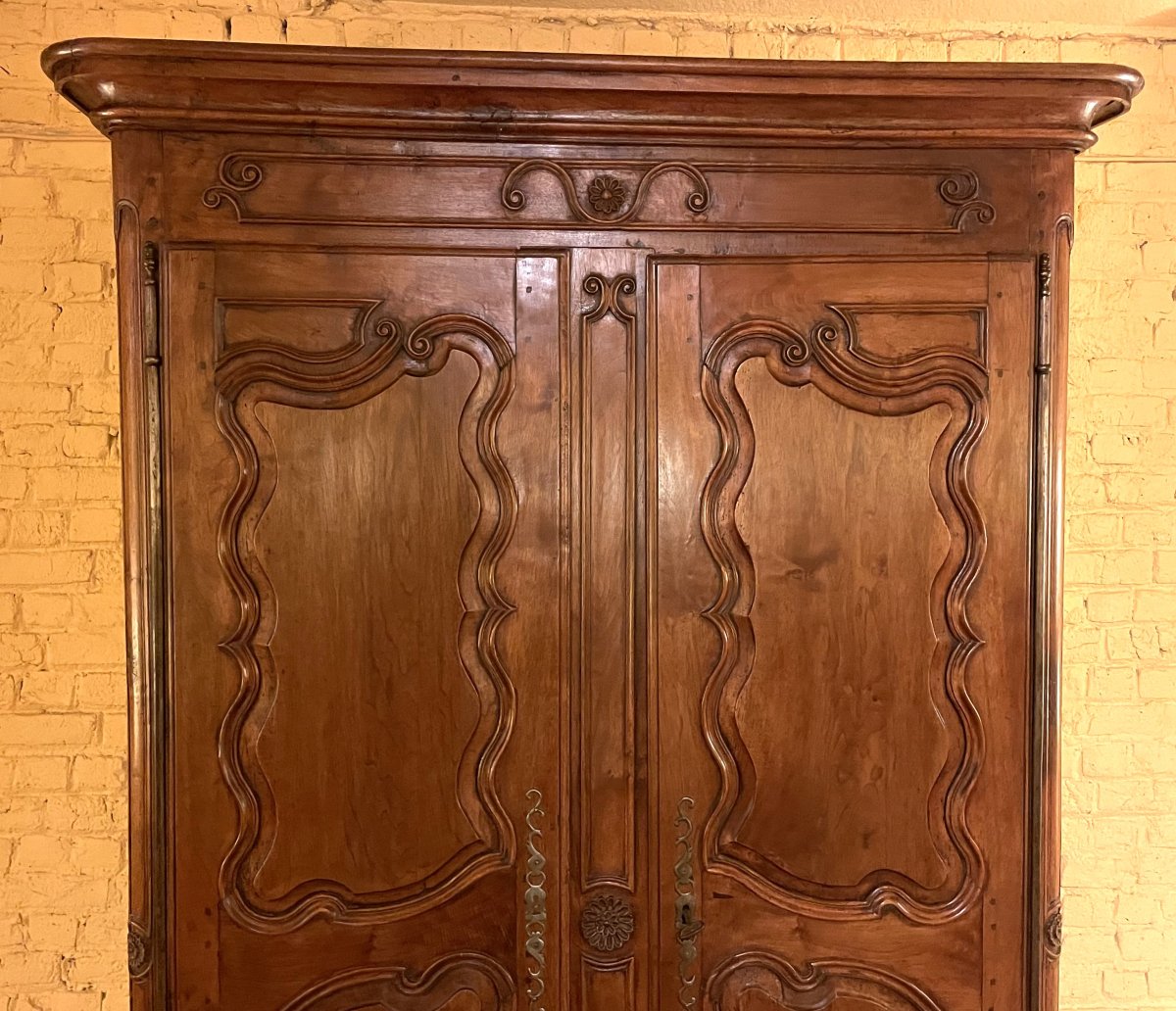 Louis XV Walnut Wardrobe - 18th Century-photo-3
