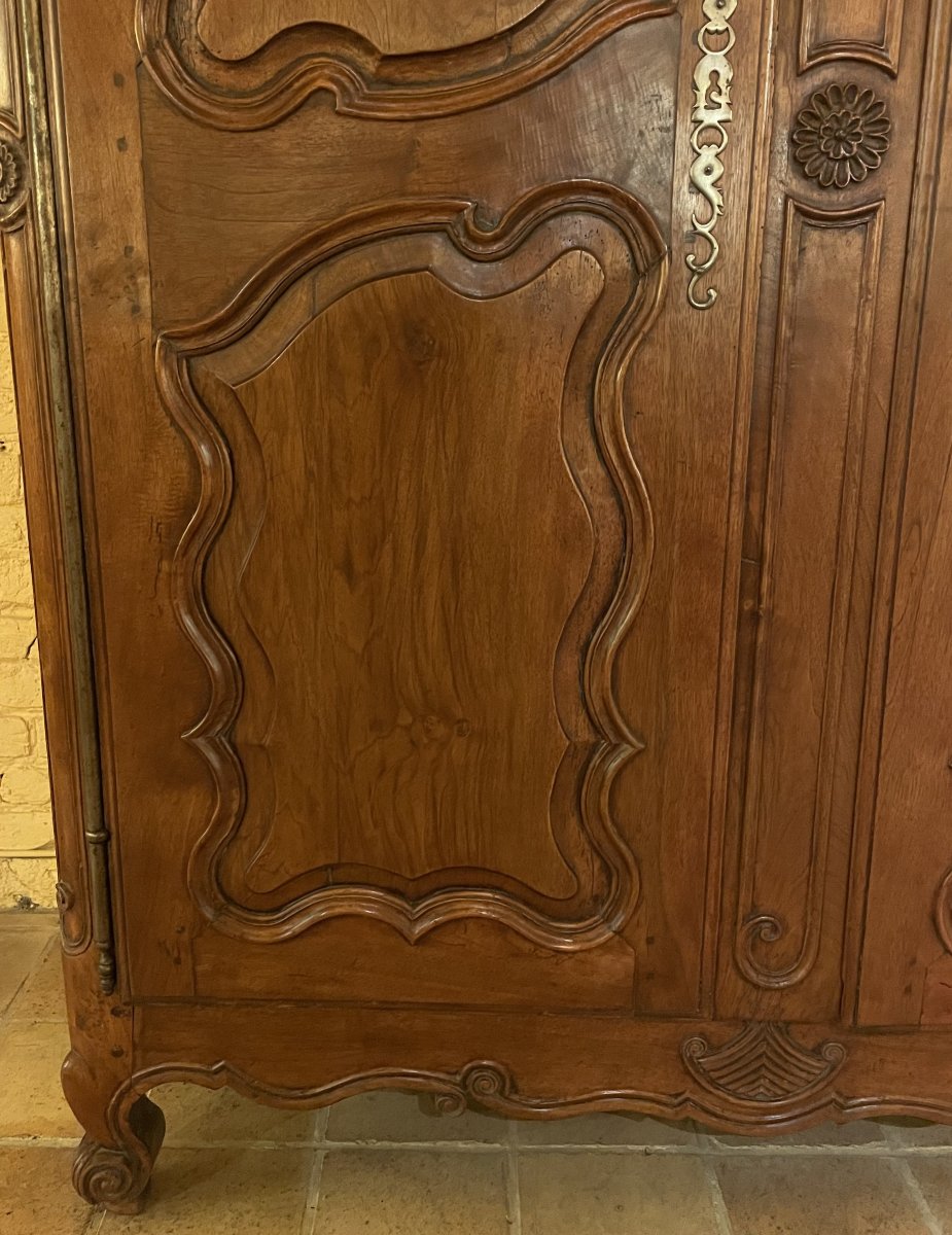 Louis XV Walnut Wardrobe - 18th Century-photo-4
