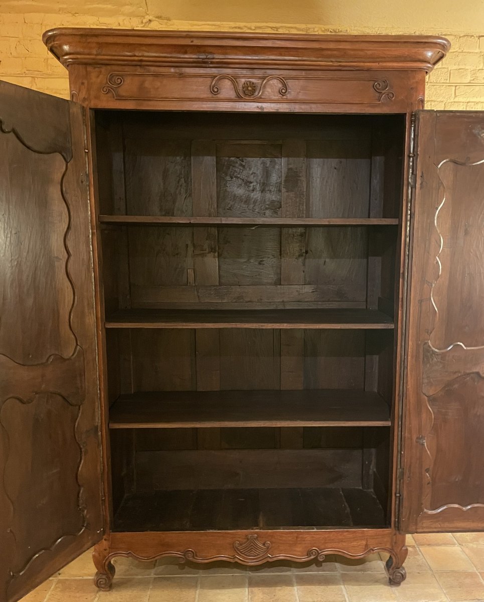 Louis XV Walnut Wardrobe - 18th Century-photo-1