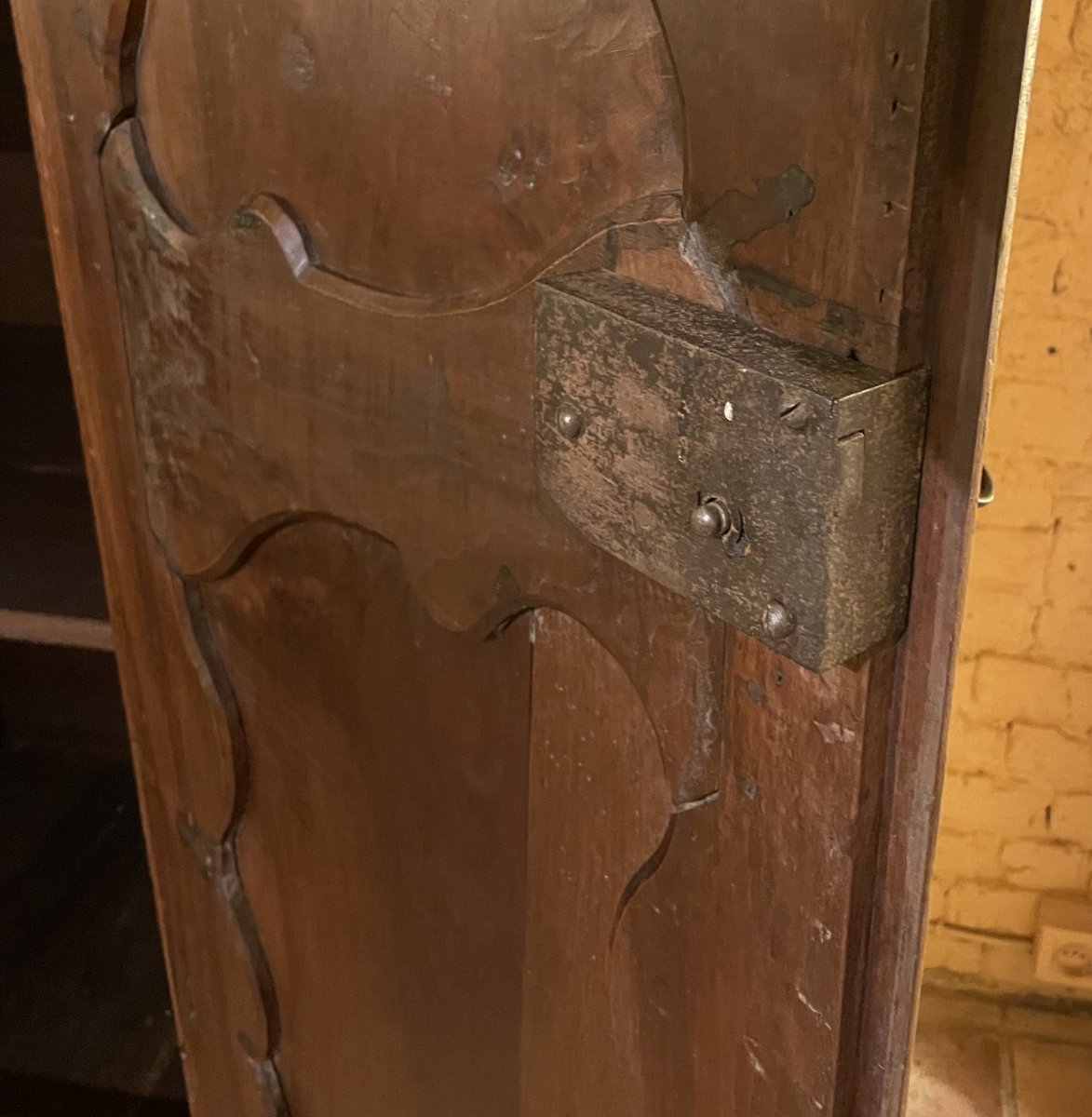 Louis XV Walnut Wardrobe - 18th Century-photo-2